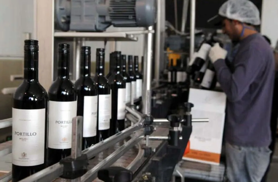 La presión impositiva sobre la vitivinicultura argentina alcanza niveles récord y supera ampliamente a Chile